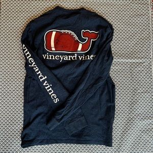 Men’s vineyard Vines long sleeved tee in a beautiful navy blue melange.